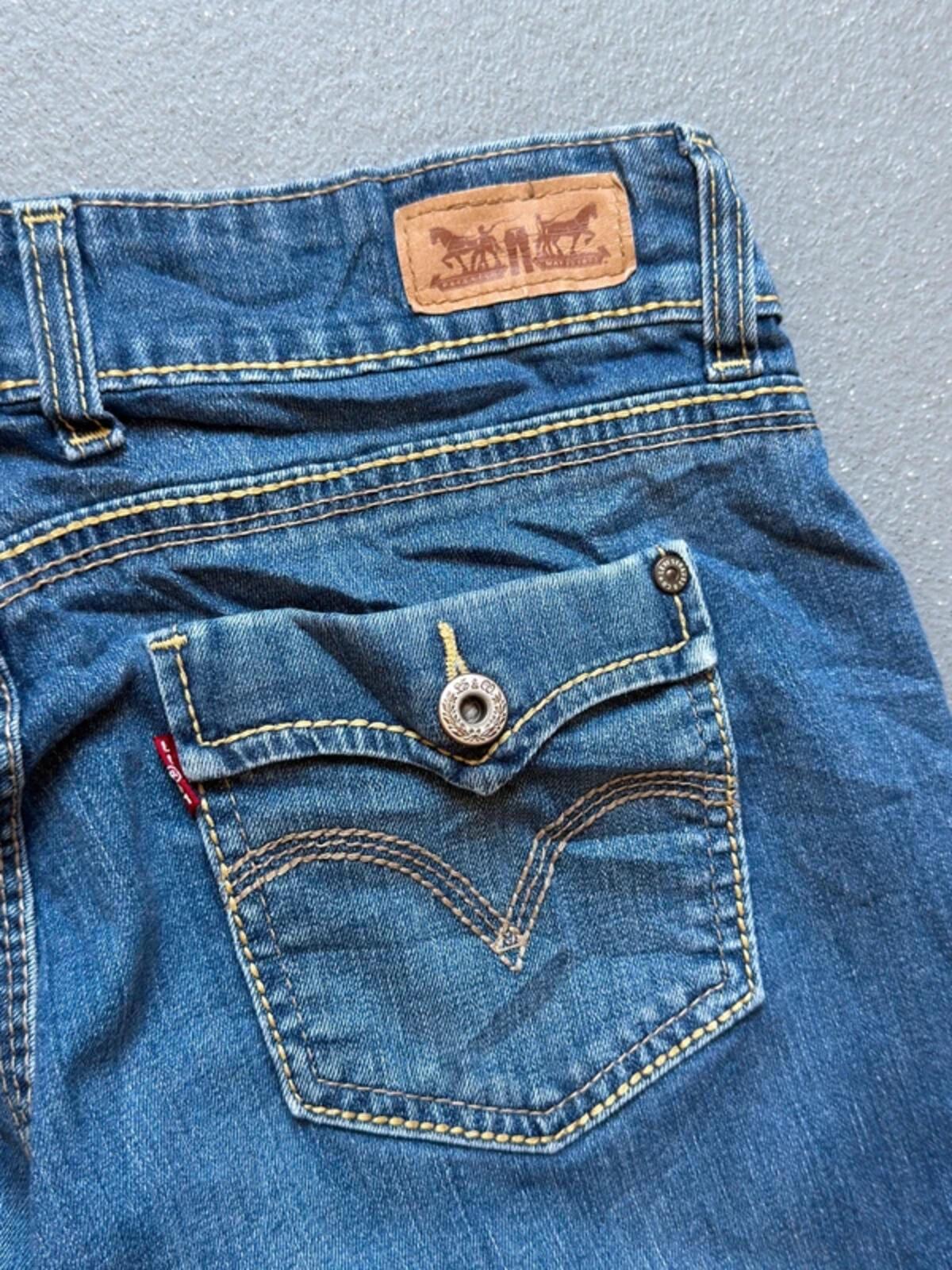 Levi’s Capri Shorts Y2K Size 10 Mid Rise