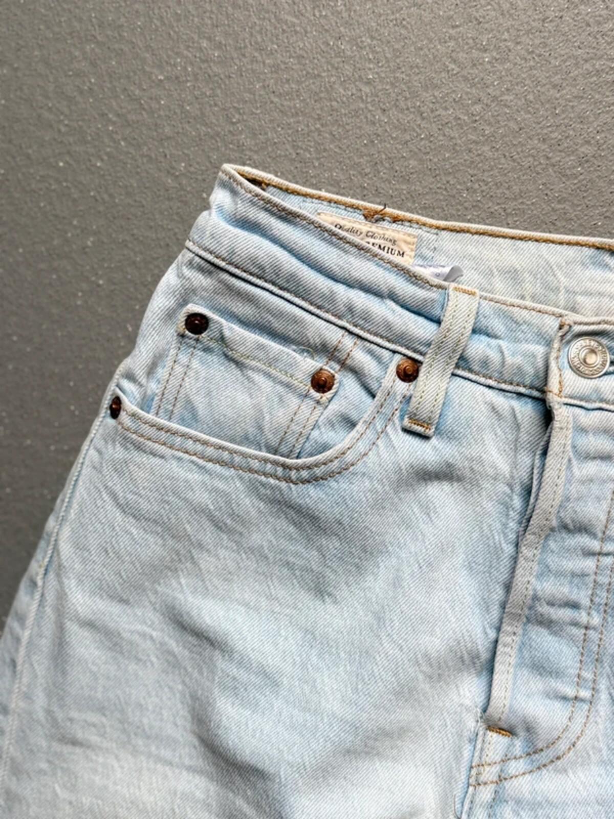 Levi’s 501 Premium Ladies Light Wash Jeans 24”