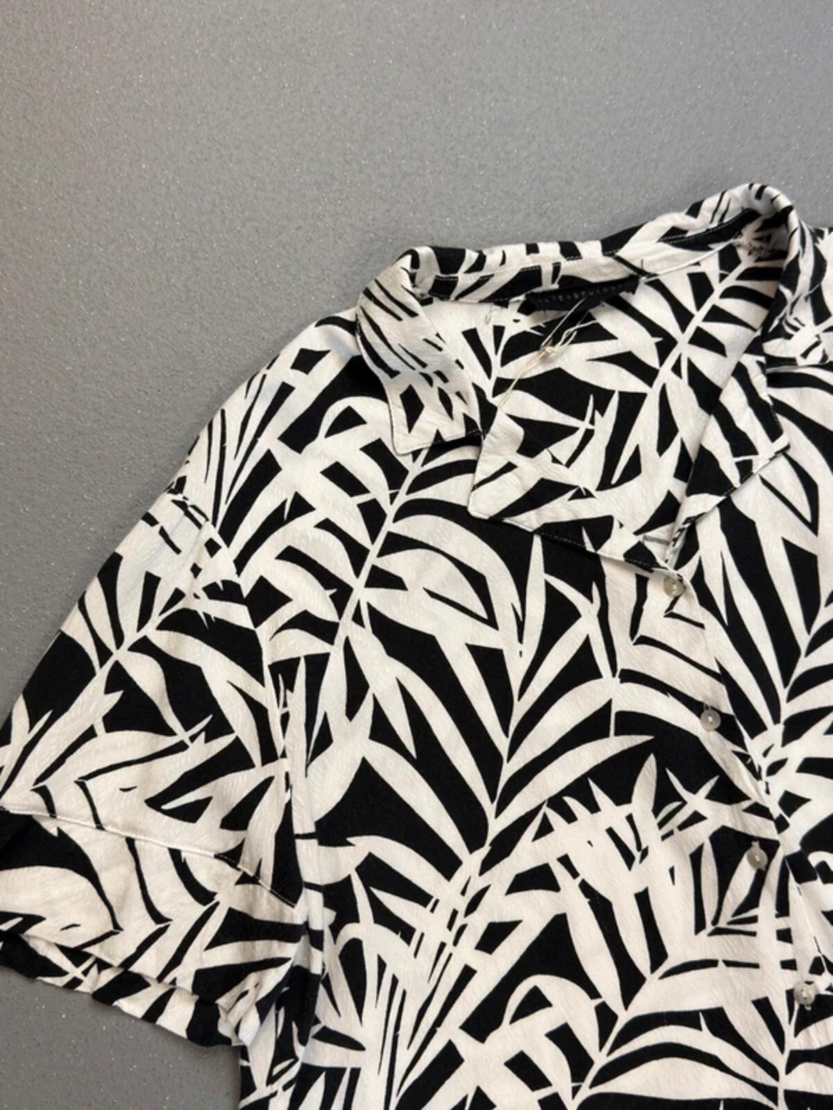Jane + Delancry Botanical Cropped Rayon Shirt Large