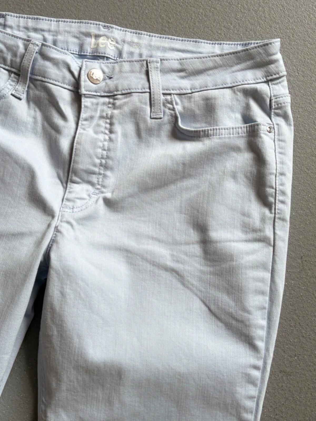 Lee Mid Rise Capri Jeans Size 16