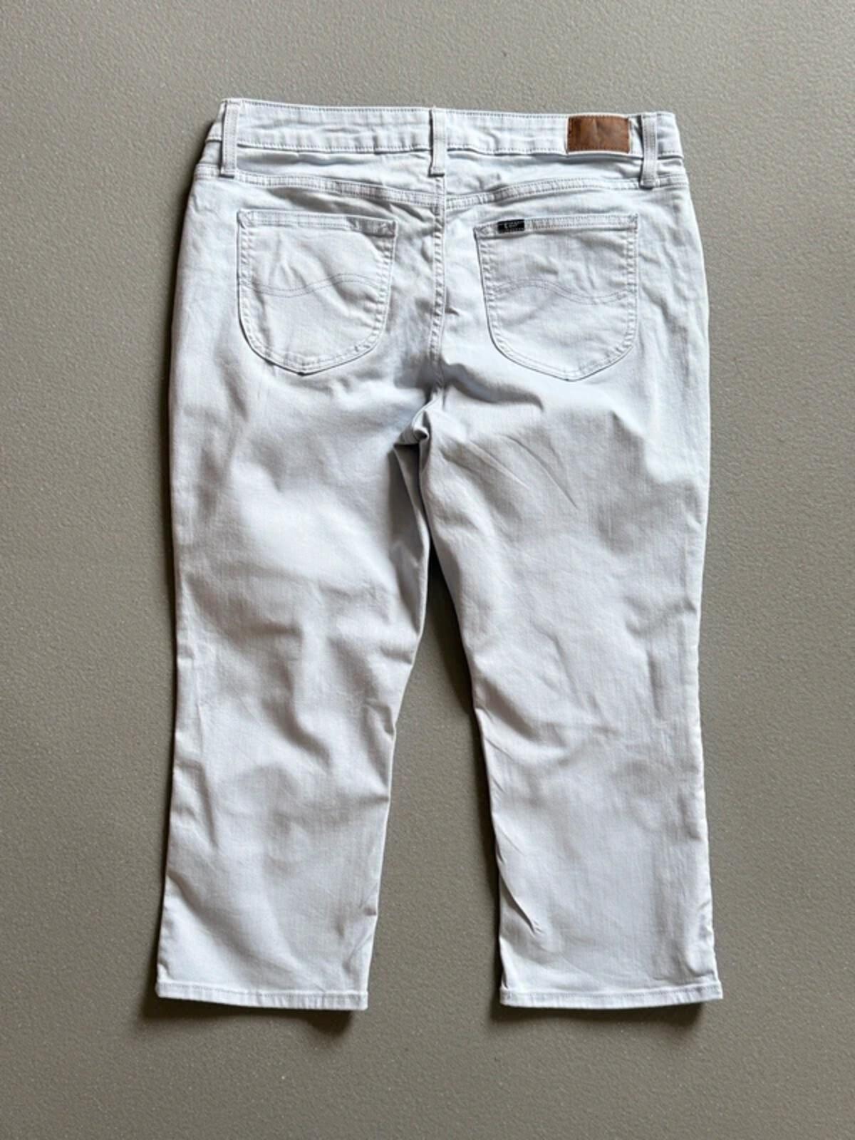 Lee Mid Rise Capri Jeans Size 16