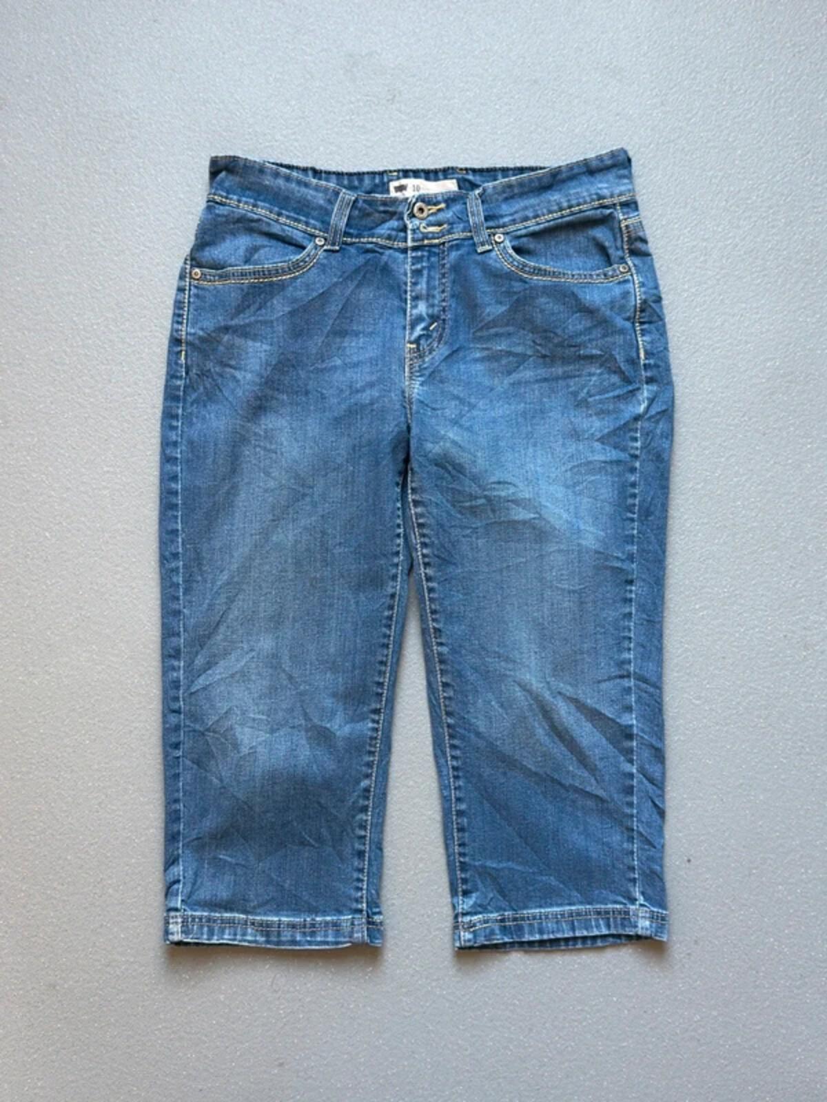 Levi’s Capri Shorts Y2K Size 10 Mid Rise