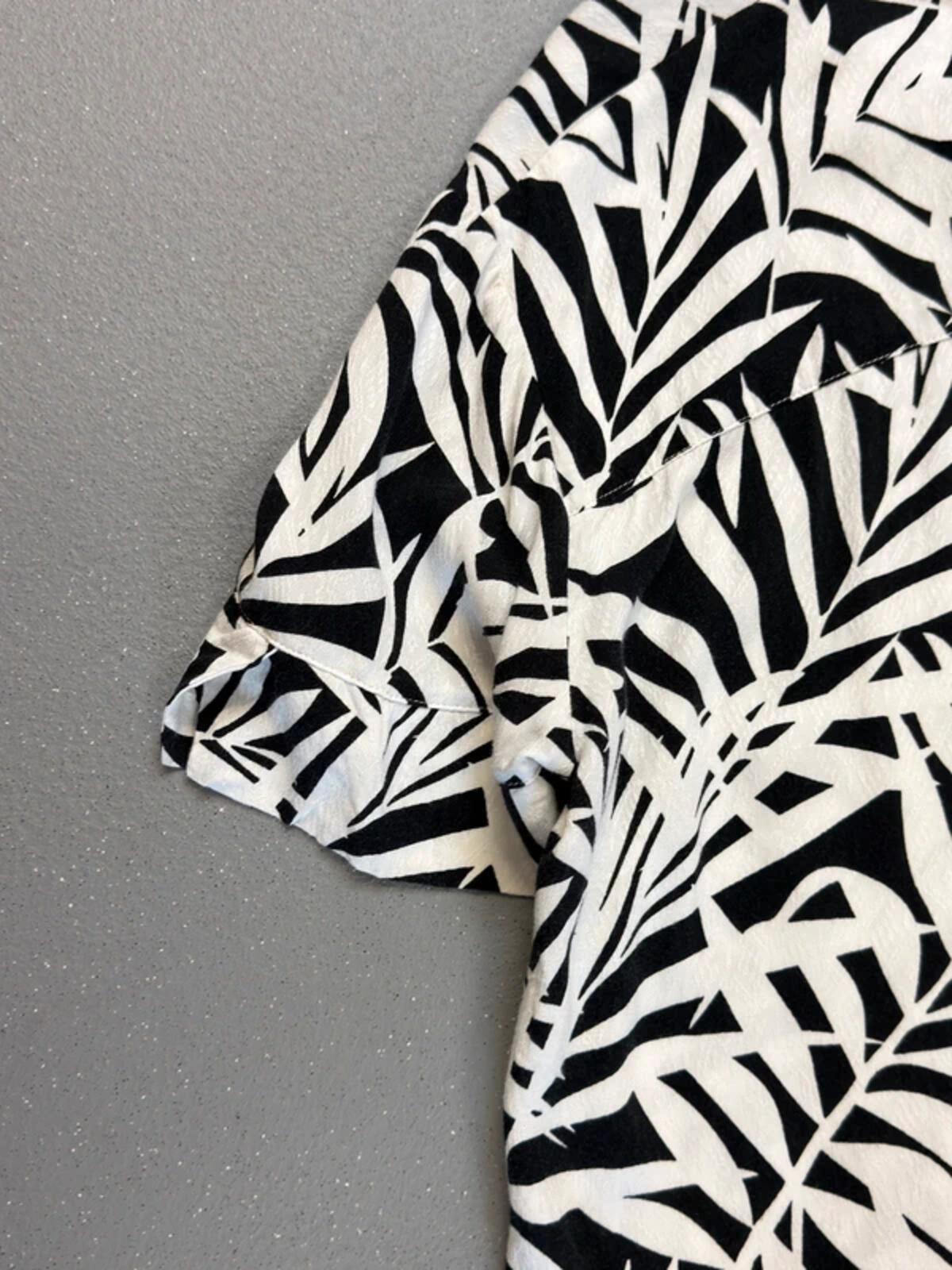 Jane + Delancry Botanical Cropped Rayon Shirt Large