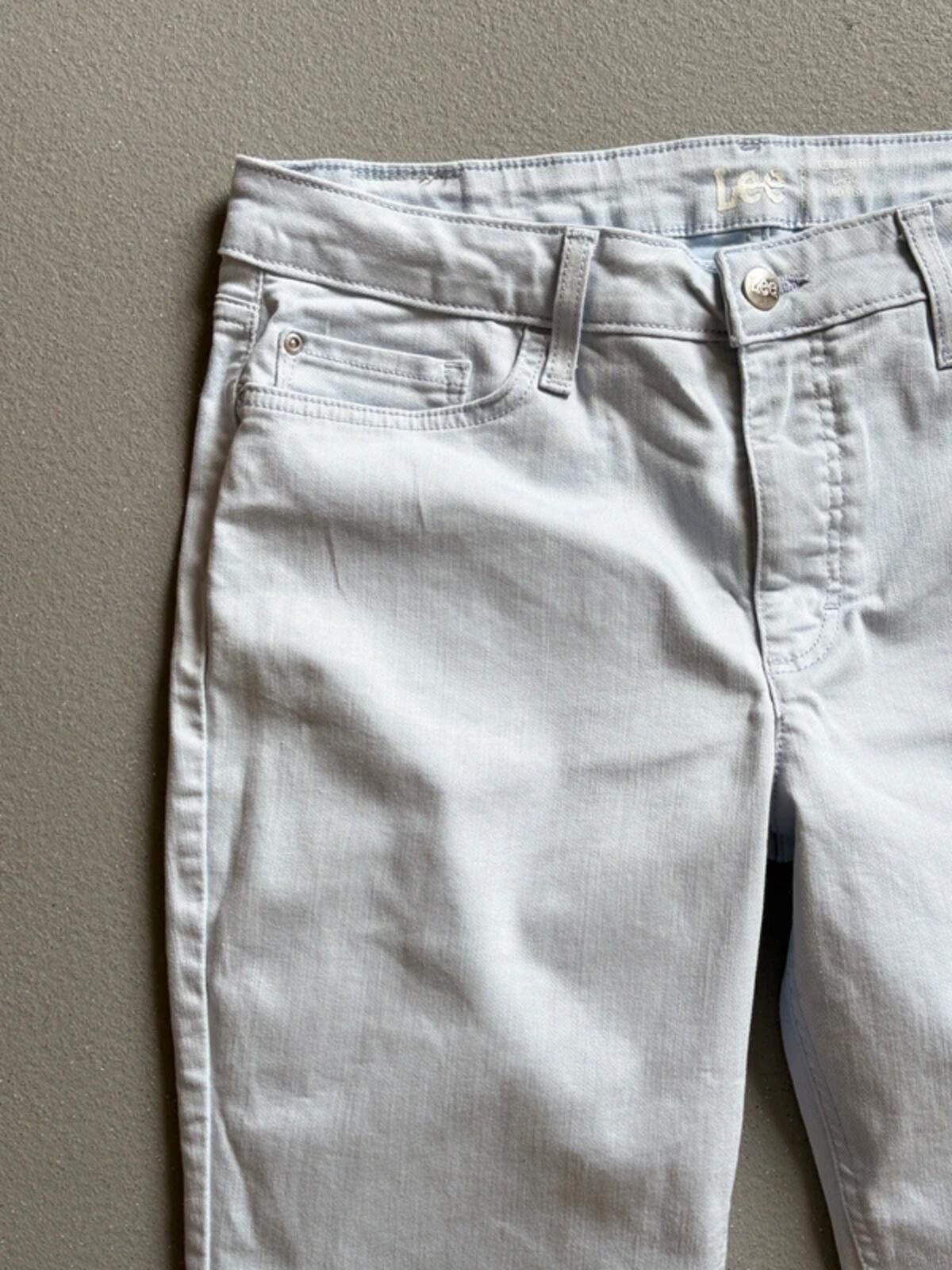 Lee Mid Rise Capri Jeans Size 16