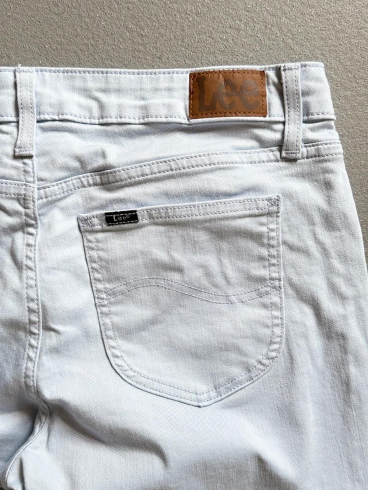 Lee Mid Rise Capri Jeans Size 16