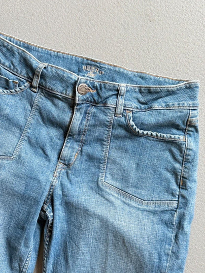 Y2K Lee Capri Jeans Size 12 Mid Rise